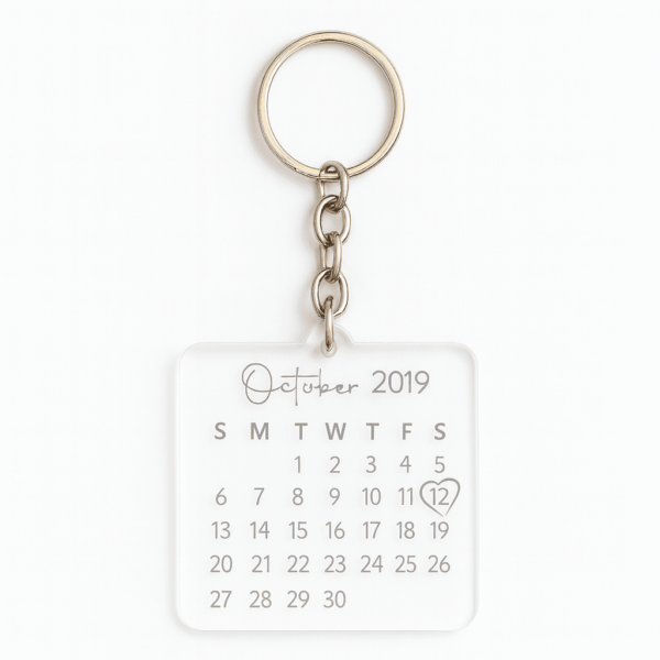 Προσωποποιημένο Ακρυλικό Μπρελόκ Ημερολόγιο – Χαραγμένη Ημερομηνία Αγάπης (Διάφανο 5x5cm)