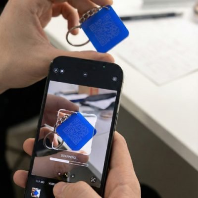 Τετράγωνο ακρυλικό μπρελόκ με QR Code